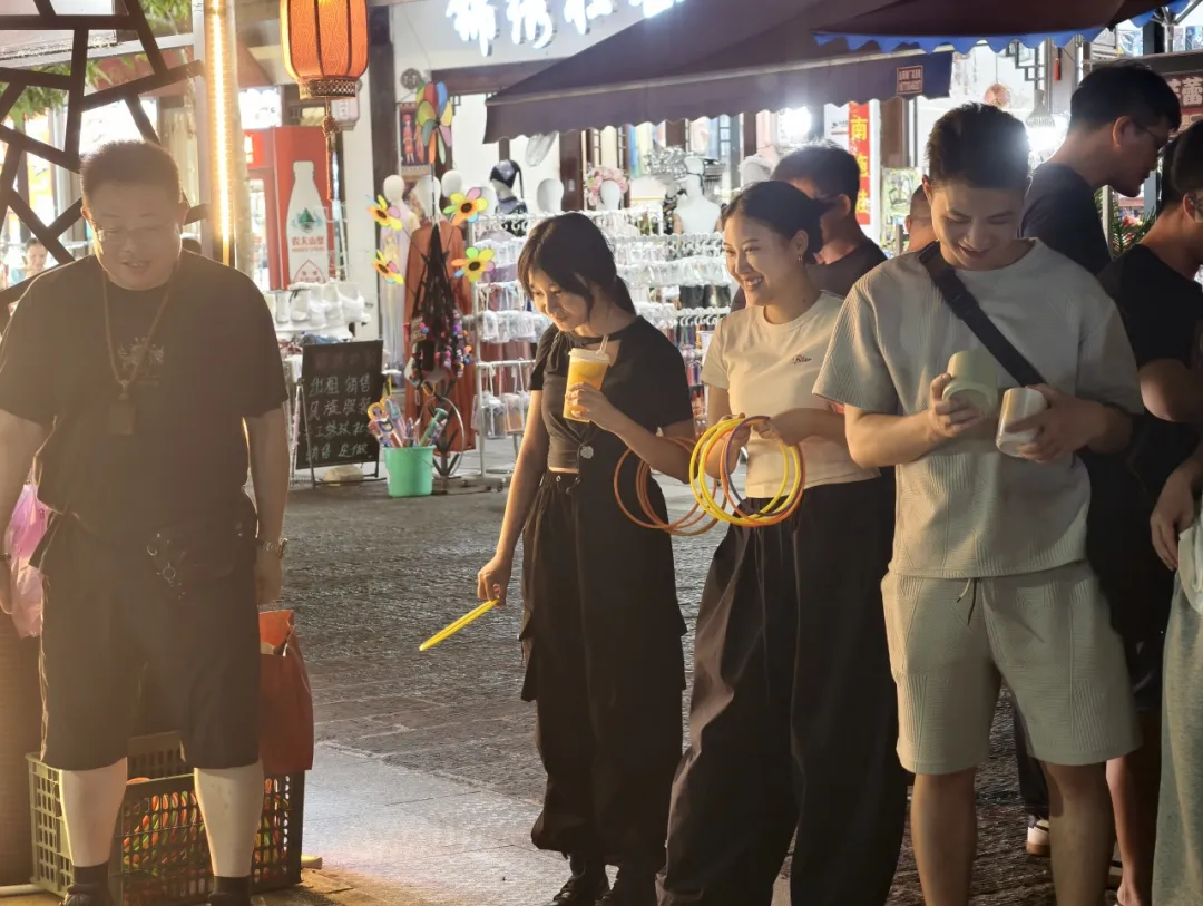�DƬ